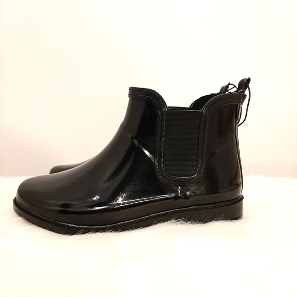 11w rain boots
